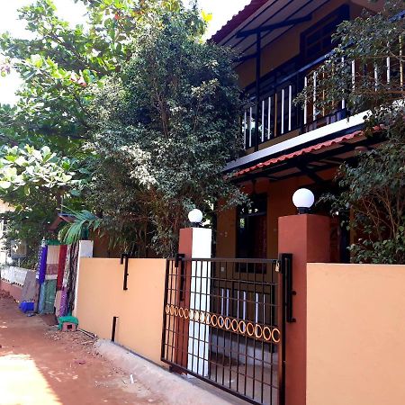 Отель Shawn'S The Morjim Enclave Экстерьер фото