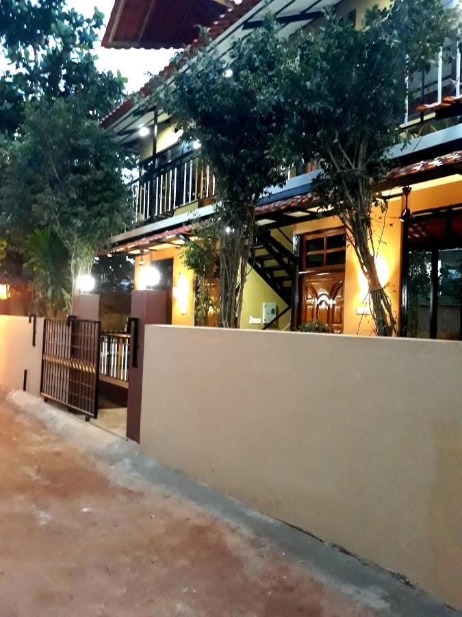 Отель Shawn'S The Morjim Enclave Экстерьер фото
